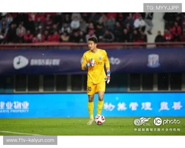 申花门将鲍亚雄赴云南训练，新赛季人选存变数